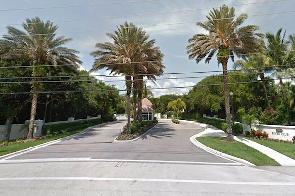 Vero Beach man dies of heart attack during lightning store in Indian River Shores.