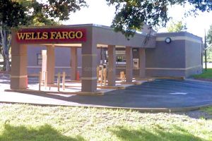 Vero Beach Wells Fargo call police about an ATM theft.