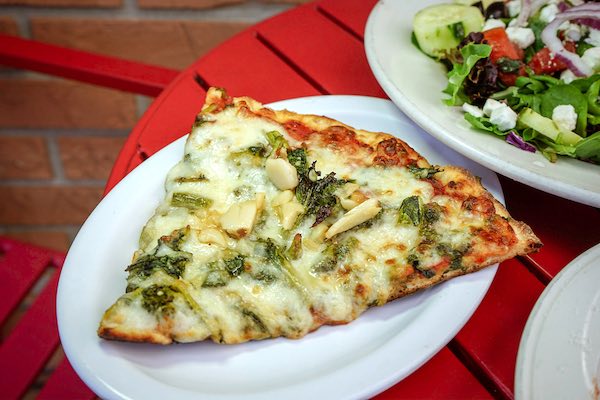 Broccoli rabe pizza