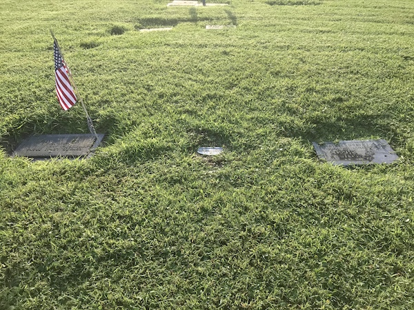 Earls Roberts grave in Sebastian, Florida.