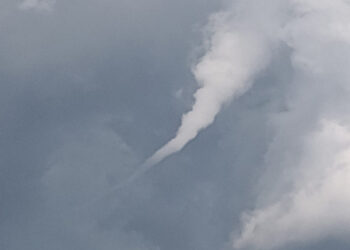 Funnel cloud over Sebastian (Credit: Roman Garcia)