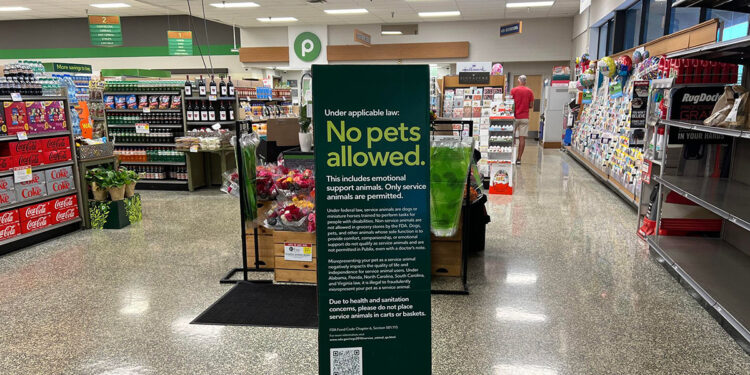 Publix sign showing no pets allowed