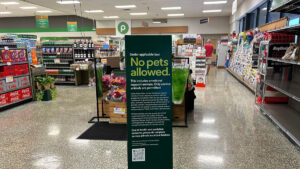 Publix sign showing no pets allowed