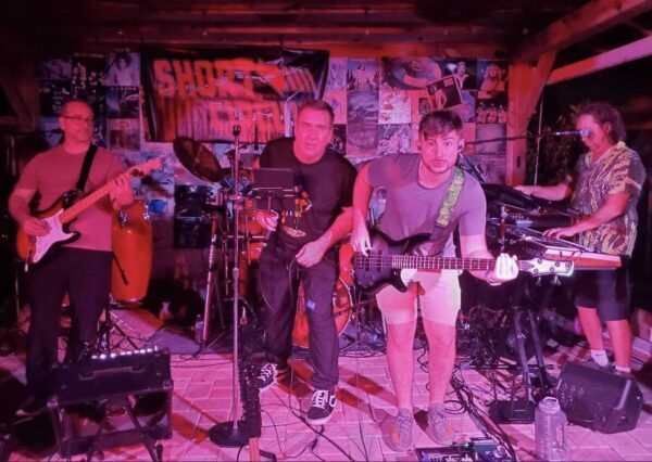 Short Circuit Band 3