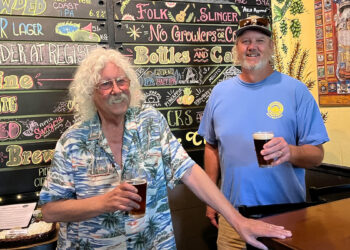 Arlo Guthrie and Pete Anderson (Photo: Sebastian Daily)