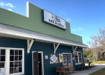 Willy's Bar & Grill in Fellsmere, Florida