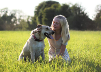 The death of a beloved pet often marks children's first encounter with mortality, offering parents a valuable chance to teach about death and healthy grieving, experts say.