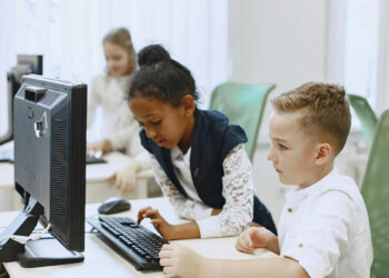 As AI becomes a common part of daily life, more parents are actively working to teach the technology to their kids.