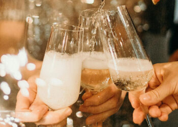 Sebastian venues plan 2026 NYE parties, live music, Gatsby costume contests, champagne toasts, and more.