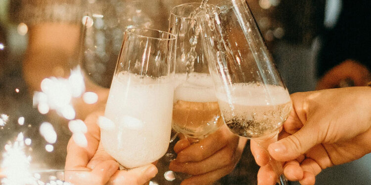 Sebastian venues plan 2026 NYE parties, live music, Gatsby costume contests, champagne toasts, and more.