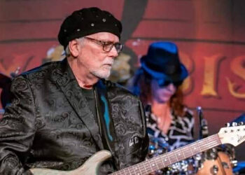 Tas Cru is performing live at Earl’s Hideaway Lounge