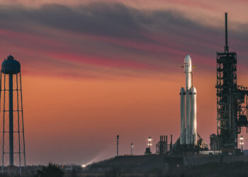 SpaceX Falcon Heavy (Credit: SpaceX)