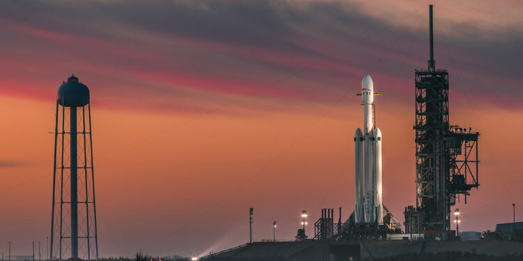 SpaceX Falcon Heavy (Credit: SpaceX)