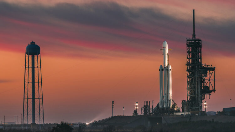SpaceX Falcon Heavy (Credit: SpaceX)