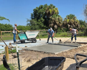 Florida pet sanctuary rebuilds after fire (For the Love of Paws)
