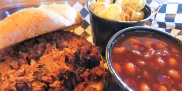 BBQ sandwich with baked beans and mac & cheese at Rib City in Grant