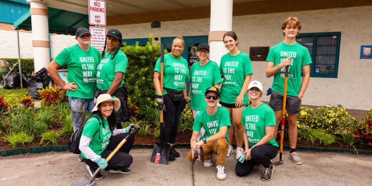 John’s Island Club at Gifford Youth Achievement Center for campus beautification. 1st row – Norma Montoya, Jacob Kendall, Kate Parra. 2nd row – Mark Gobetz, Rochelle Gobetz, Evelyn Ensor, Kerri Murphy, Abby Tipton, Carson Parra