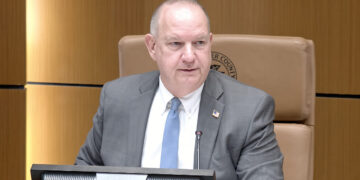Indian River County Commission Chair Deryl Loar
